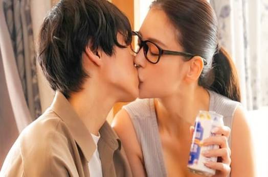 Vụng trộm với chị hàng xóm trong 3 ngày bạn gái đi vắng