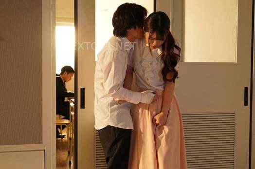 Học trò cá biệt tống tình cô giáo khi chồng cô ấy tương tác cậu ta